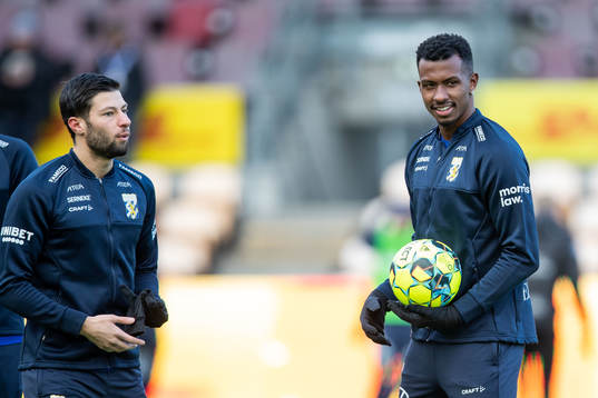 IFK Göteborgs Kevin Yakob  och Bernardo Vilar Estevao