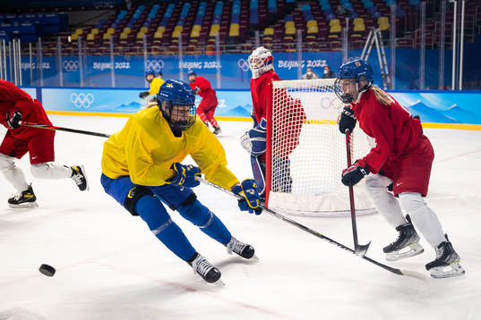 Josefin Bouveng of Sweden and Aneta Tejralova of Czech
