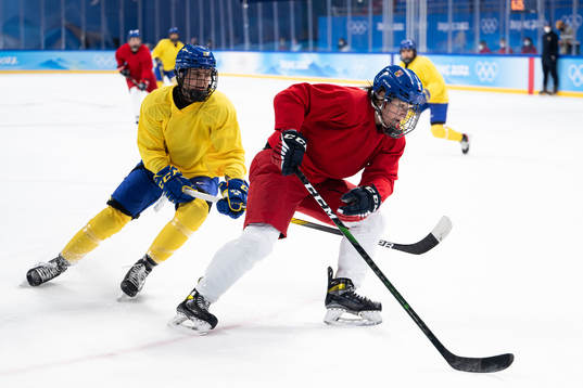 Alena Mills of Czech Republic and Michelle Löwenhielm of