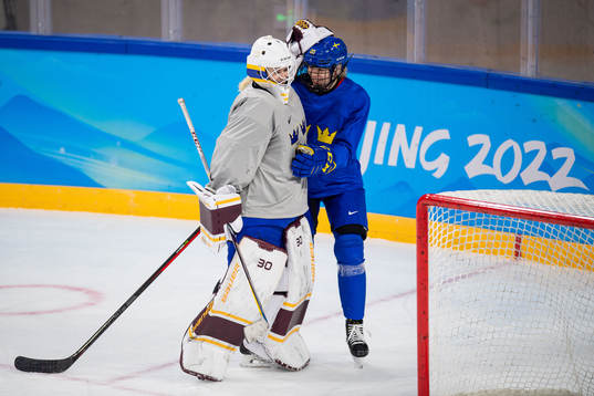 goaltender Emma Söderberg and Paula Bergström of Sweden