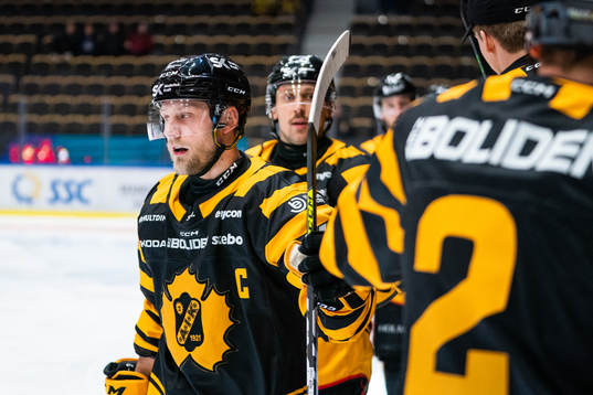 Skellefteås Oscar Möller jublar