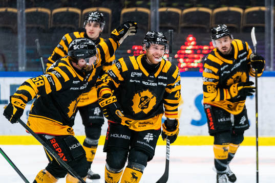 Skellefteås Oskar Nilsson och Filip Sandberg jublar