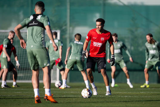 Hammarbys målvakt Oliver Dovin