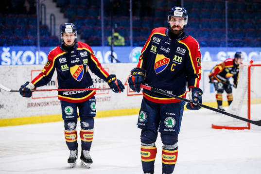 Djurgårdens Rhett Rakhshani och Ludvig Rensfeldt deppar