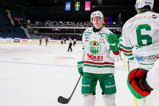 Rögles Adam Edström jublar