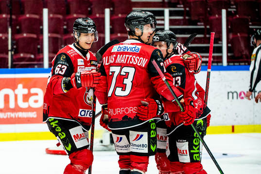 Malmö Redhawks Fredrik Händemark jublar med lagkamraterna