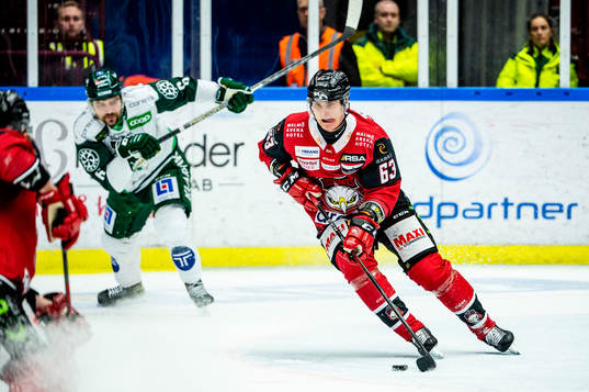 Malmö Redhawks Fredrik Händemark på väg att göra 1-1
