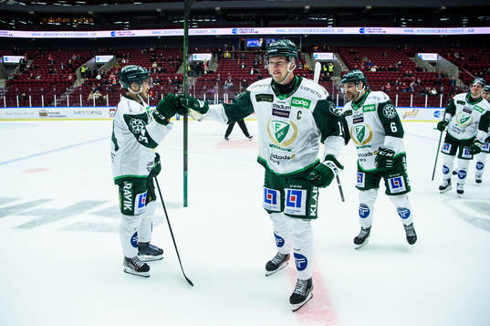 Färjestads Victor Ejdsell jublar efetr 1-4