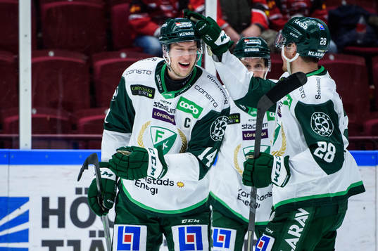 Färjestads Victor Ejdsell jublar