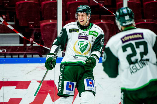 Färjestads Victor Ejdsell jublar