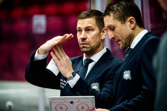 Malmö Redhawks assisterande tränare Pär Styf tar time out