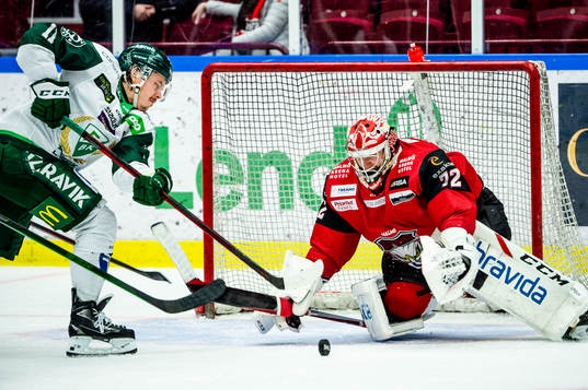 Färjestads Joakim Nygård mot Malmö Redhawks målvakt