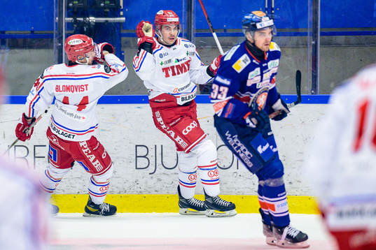 Timrås Jacob Blomqvist och Ty Rattie jublar