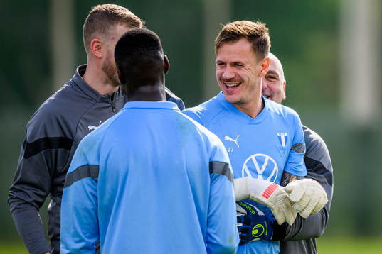 Målvakt Johan Dahlin och målvaktstränare Jonnie Fedel