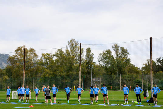 Spelarna värmer upp