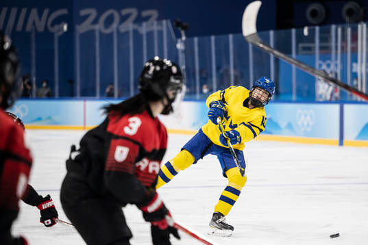 Mina Waxin of Sweden in the women’s ice hockey