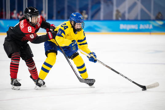 Akane Hosoyamada of Japan and Felizia Wikner-Zienkiewicz of