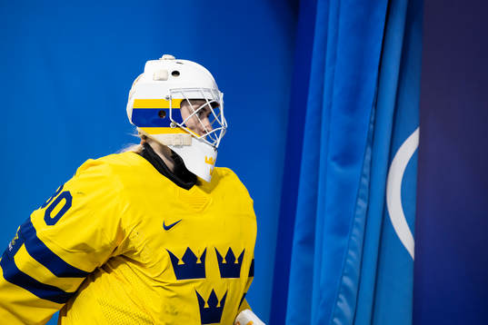 Goaltender Emma Söderberg of Sweden in the women’s ice