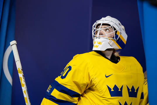 Goaltender Emma Söderberg of Sweden in the women’s ice