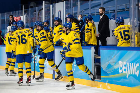 Head coach Ulf Lundberg of Sweden in the women’s ice