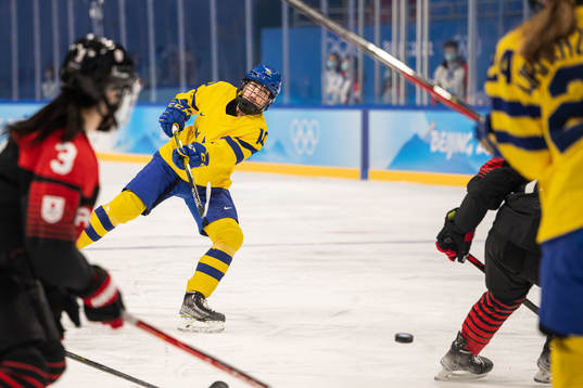 Mina Waxin of Sweden in the women’s ice hockey