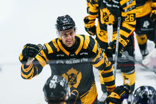 Skellefteås Filip Roos jublar