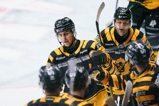 Skellefteås Joakim Lindström och Oscar Möller jublar
