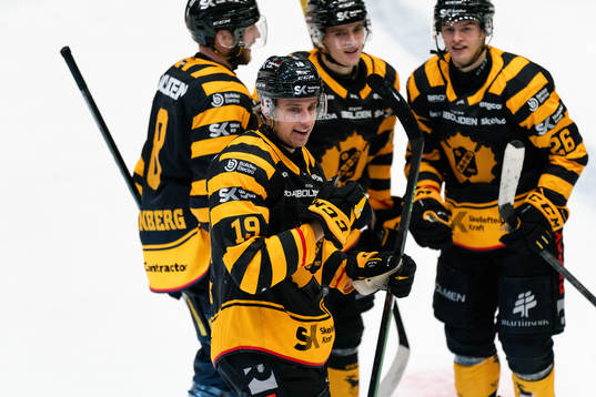 Skellefteås Filip Roos jublar