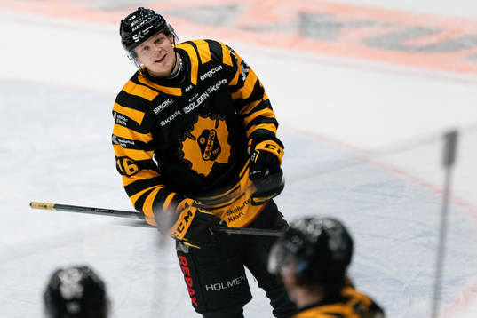Skellefteås Linus Lindström jublar
