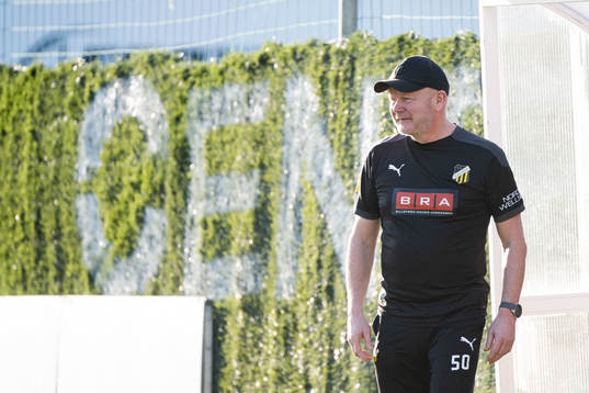 Head coach Per-Mathias Høgmo of Häcken