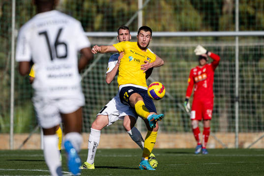 Johan Hammar of Häcken against Nikolai Komlichenko of