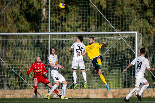 Nikolai Komlichenko of Rostov against goalkeeper Peter