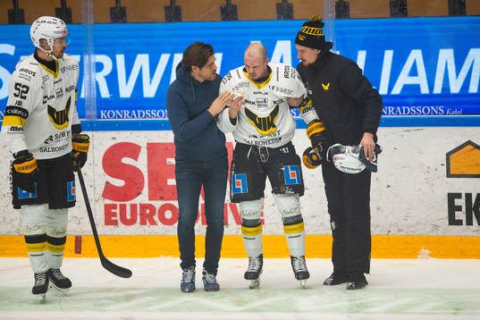 Västerås Anton Svensson med skada
