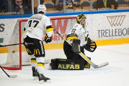 Västerås målvakt Johan Gustafsson släpper in 3-1