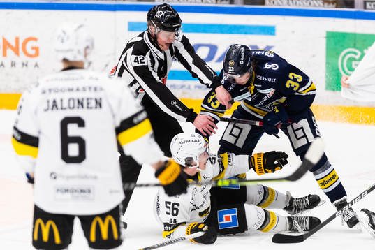 s Måns Lindbäck och Västerås Alexander Lunsjö i