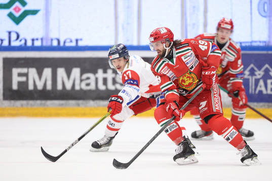 Moras Steven Seigo och Västerviks Jaakko Lantta