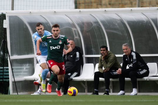 Maksim Nenakhov of Lokomotiv Moskva and Veljko Birmancevic