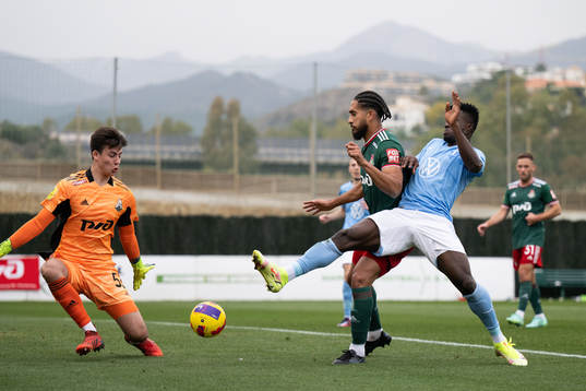 Malik Abubakari of Malmö FF and Pablo Nascimento Castro