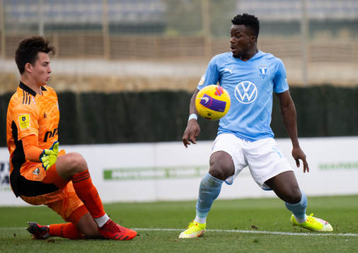 Malik Abubakari of Malmö FF and goalkeeper Daniil