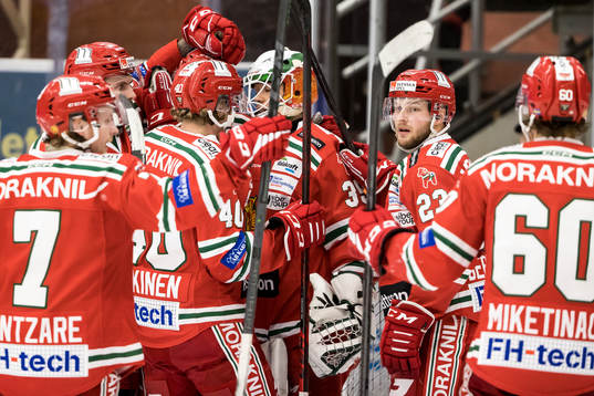 Moras spelarna jublar