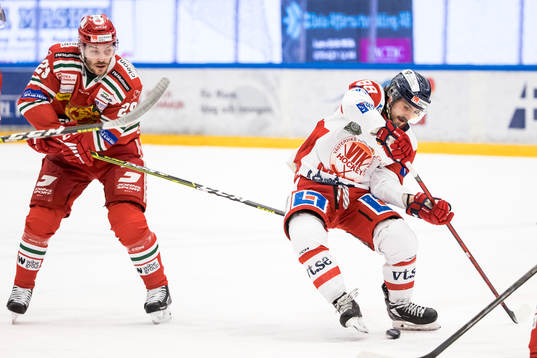 Moras Johan Persson och Västerviks Skyler McKenzie