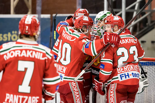 Moras spelarna jublar