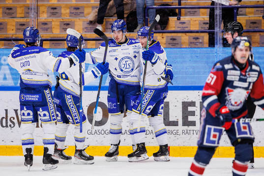 Leksands Carter Ashton jublar med lagkamrater