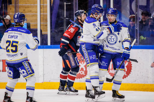 Leksands Mikael Ruohomaa (h) jublar