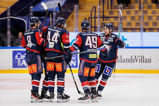 Linköpings Jonas Junland jublar med lagkamrater