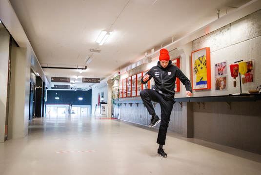 Timrås Viktor Lodin värmer upp