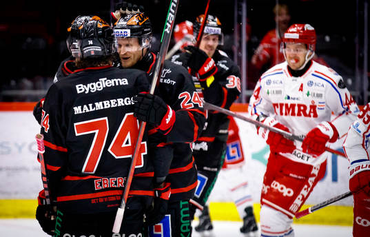 Örebros Jani Lajunen jublar