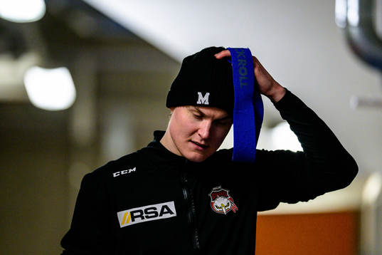 Malmö Redhawks Fredrik Händemark före ishockeymatchen i