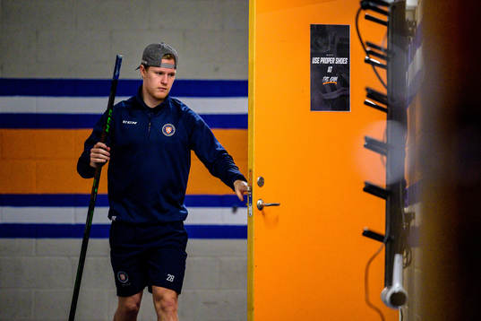 Växjös Hugo Gustafsson före ishockeymatchen i SHL mellan
