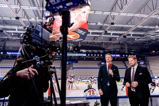 Cmores kommentatorer Staffan Kronwall och Lars Lindberg